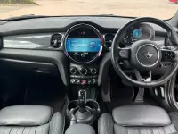 Używany Mini Cooper Exclusive 134 KM (98 kW) 2024 Srebrny Hatchback