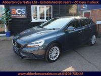 Used Volvo V40 Momentum 120 HP (88 kW) 2018 Blue Hatchback