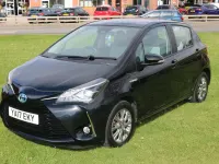 Używany Toyota Yaris Hybrid 2017 Czarny Hatchback