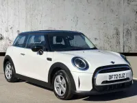 Usado Mini Cooper Classic 134 HP (98 kW) 2023 Branco Citadino