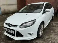 Begagnad Ford Focus Zetec 125 HK (91 kW) 2014 Vit Halvkombi