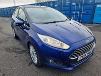 Begagnad Ford Fiesta Titanium 2014 Blå Halvkombi