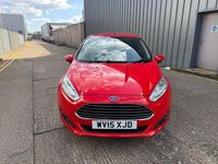 Used Ford Fiesta Titanium 100 HP (73 kW) 2015 Red Hatchback