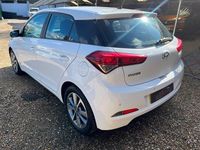 Used Hyundai i20 SE 100 HP (73 kW) 2015 White Hatchback