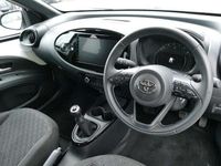 Used Toyota Aygo X 72 HP (52 kW) 2024 White SUV