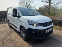 Begagnad Peugeot Partner Premium 100 HK (73 kW) 2021 Vit Minibuss