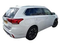 Used Mitsubishi Outlander P-HEV 200 HP (147 kW) 2015 White Estate