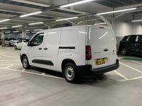Usado Peugeot Partner Premium 102 HP (75 kW) 2023 Branco Monovolume