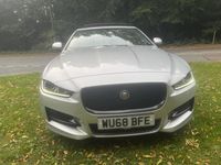 Usado Jaguar XE R-Sport 180 HP (132 kW) 2018 Prateado Sedan