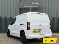Second-hand Vauxhall Combo S 100 CP (73 kW) 2023 Alb Monovolum