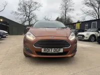 Usado Ford Fiesta Zetec 82 HP (60 kW) 2017 Castanho Citadino