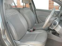 used Renault Clio o INITIALE TOMTOM VVT 5-Door Hatchback
