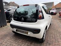 Used Citroën C1 68 HP (50 kW) 2011 White Hatchback