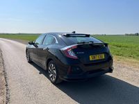 Begagnad Honda Civic SE 2017 Svart Halvkombi