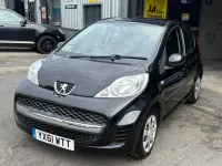 Begagnad Peugeot 107 68 HK (50 kW) 2011 Svart Halvkombi