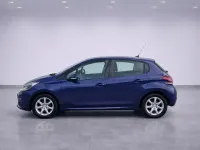 Gebraucht Peugeot 208 Active 100 PS (73 kW) 2017 Blau Kleinwagen