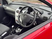 Used Vauxhall Corsa 80 HP (58 kW) 2005 Red Hatchback