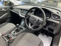 Used Vauxhall Grandland X S 130 HP (95 kW) 2018 White SUV