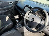 Used Renault Clio IV Dynamique 2017 Diamond black Hatchback