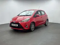 Used Toyota Yaris 100 HP (73 kW) 2017 Red Hatchback