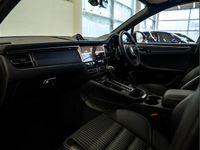 Used Porsche Macan 261 HP (191 kW) 2025 Black SUV