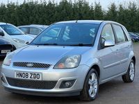 Usado Ford Fiesta Zetec 2008 Prateado Citadino