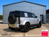Used Land Rover Defender SE 300 HP (220 kW) 2021 Silver SUV
