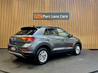 Usado VW T-Roc Life 150 CV (110 kW) 2024 Gris SUV