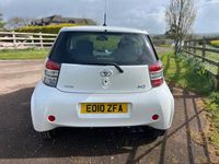 Used Toyota iQ 98 HP (72 kW) 2010 White Hatchback