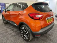 Used Renault Captur Dynamique 90 HP (66 kW) 2015 Orange/cream SUV