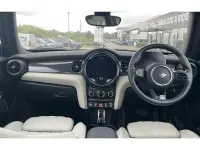 Begagnad Mini Cooper Exclusive 136 HK (100 kW) 2023 Röd Halvkombi
