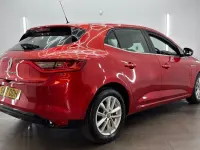 Used Renault Mégane Dynamique 110 HP (80 kW) 2017 Red Hatchback