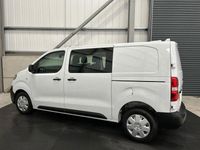 Used Vauxhall Vivaro 145 HP (106 kW) 2022 White MPV