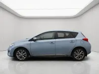 Used Toyota Auris Hybrid 136 HP (100 kW) 2014 Blue Hatchback