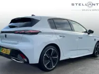Gebraucht Peugeot e-308 GT 113 kW (154 PS) 2024 Weiß Kleinwagen