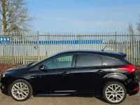 Usado Ford Focus ST-Line 150 CV (110 kW) 2017 Negro Utilitario