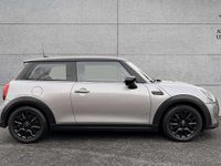Usado Mini Cooper Classic 134 HP (98 kW) 2023 Prateado Citadino