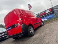 Begagnad Fiat Doblò 2013 Röd Minibuss