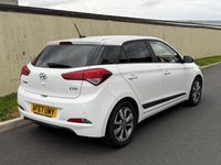 Used Hyundai i20 Premium 84 HP (61 kW) 2017 White Hatchback