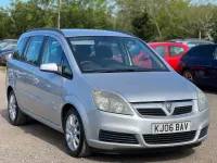 Usata Vauxhall Zafira Club 105 CV (77 kW) 2006 Argento Monovolume
