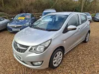 Usado Vauxhall Viva 75 HP (55 kW) 2015 Prateado Citadino