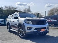 Used Nissan Navara Tekna 190 HP (139 kW) 2017 Silver Pickup