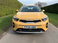 Usado Kia Stonic 2024 Amarelo SUV