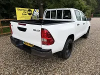 Used Toyota HiLux Active 150 HP (110 kW) 2016 White Pickup