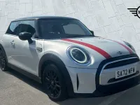 Usado Mini Cooper Classic 134 HP (98 kW) 2022 Prateado Citadino