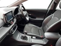 Used Hyundai i30 Premium 140 HP (102 kW) 2018 Polar white Hatchback