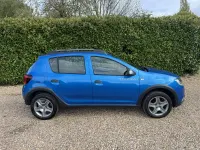 Begagnad Dacia Sandero Essentiel 90 HK (66 kW) 2018 Blå Halvkombi