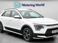 Gebraucht Kia Niro 141 PS (103 kW) 2023 Weiß SUV