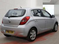 Used Hyundai i20 Comfort 77 HP (56 kW) 2011 Silver Hatchback