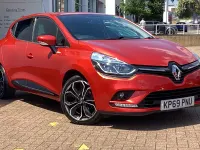 Used Renault Clio Iconic 90 HP (66 kW) 2019 Flame red  Hatchback